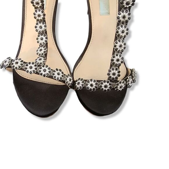 Betsey Johnson Blue Label SB-ADORE SZ 8.5 Pumps With Flower Rhinestones Heels - Picture 3 of 8